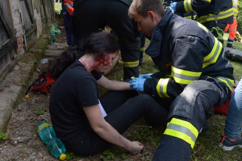 Desítky lidí zranily exploze a plameny