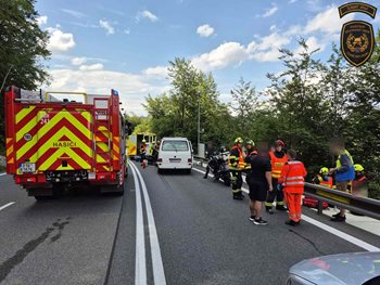 Motorkář zemřel po střetu tří vozidel v Buchlovských kopcích