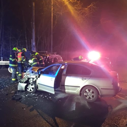 Dopravní nehoda dvou osobních automobilů
