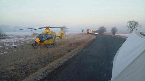 Vážná dopravní nehoda, vrtulník odletěl prázdný