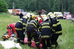 Hasiči zachraňovali na cvičení IZS tři muže na skále a v lese na Vítkovsku