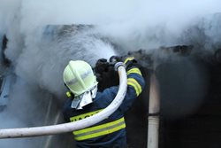 Požár přístřešku s kotelnou v Radonicích nad Ohří