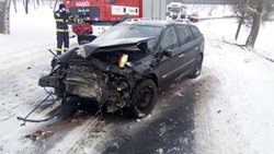 Dopravní nehoda osobního auta u Ročova na Lounsku