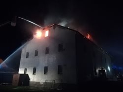 Požár bývalé fary v  okrese Louny u kterého zasahovalo osm hasičských jednotek. 
