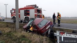 Dopravní nehoda osobního automobilu s přívěsem nedaleko Chotěšova