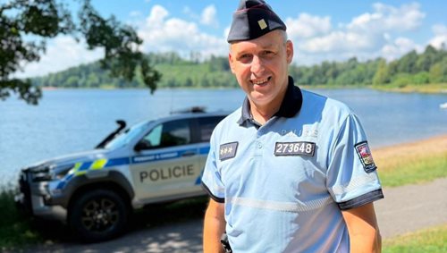 Vteřiny rozhodovaly. Policista mimo službu vytáhl tonoucího muže ze Sečské přehrady
