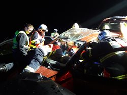 Dopravní nehoda čtyř osobních vozů a autobusu 