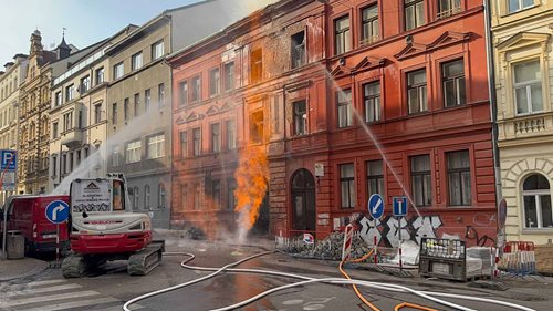 Požár plynu ohrozil domy a vyvolal rozsáhlý zásah IZS