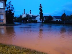 V Brodku u Přerova voda zaplavila 70 domů. Na místě zasahovalo 15 jednotek