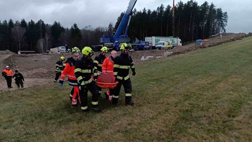 Pád do hloubky skončil bojem o záchranu života