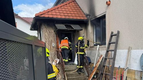 Požár rodinného domu zanechal vážné následky