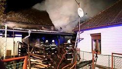 U požáru stodoly a kůlny ve Staré Říši zasahovalo osm jednotek hasičů, plameny pohltily majetek téměř za milion korun