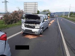 Dopravní nehoda tří osobních aut v Mostě