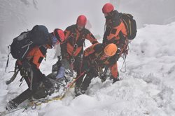 Hasiči a horská služba cvičili záchranu osob z lanovky na Sněžku
