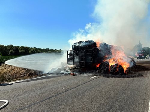 U požáru nedaleko Choryně na Vsetínsku zasahovalo osm jednotek hasičů