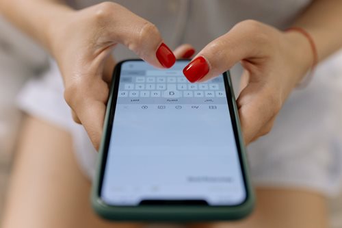 Uvěřila zprávě od dcery a přišla o více než 44 tisíc korun