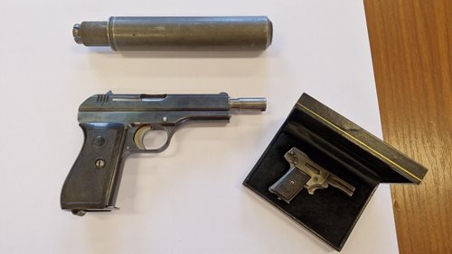 Vzácné sběratelské zbraně byly odevzdány v amnestii