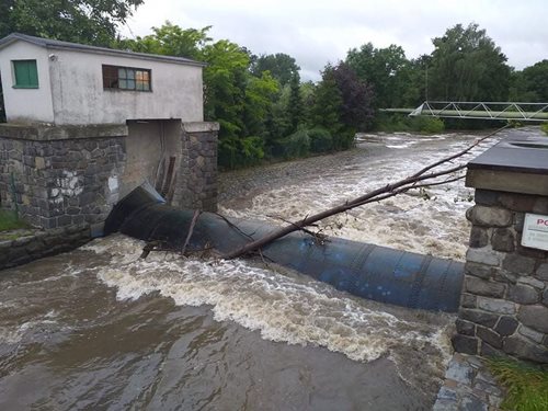 I v neděli převažovaly zásahy na odstraňování následků vytrvalých dešťů
