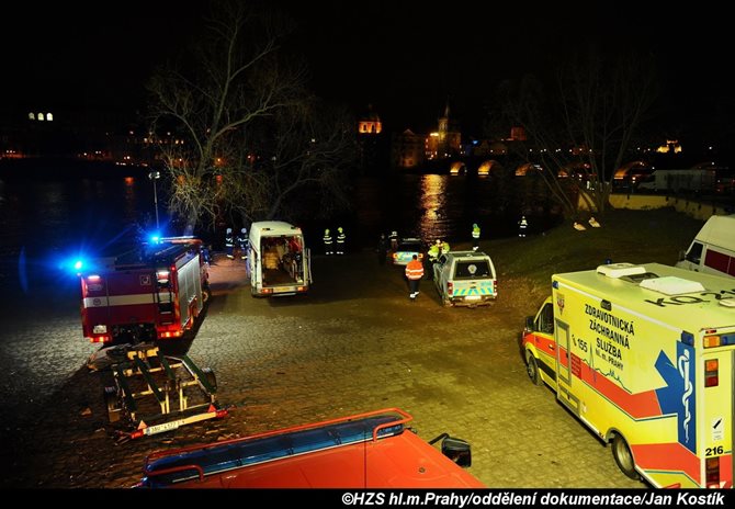 20171127A_Vltava_Kostik15.JPG