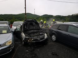 Požár auta v autobazaru v Ústí nad Labem