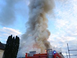 Peklo na kolejích: Hasiči bojovali s ohnivým živlem 