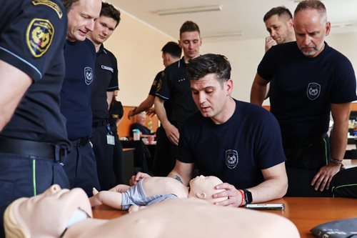 Jak zachránit život: Hasiči prošli intenzivním zdravotnickým školením