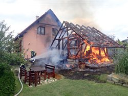 Požár ve Francově Lhotě zaměstnal čtyři jednotky hasičů