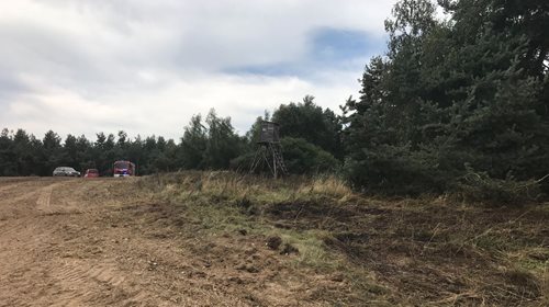 Hořelo na poli u Žlutic a Milhostova v Karlovarském kraji 