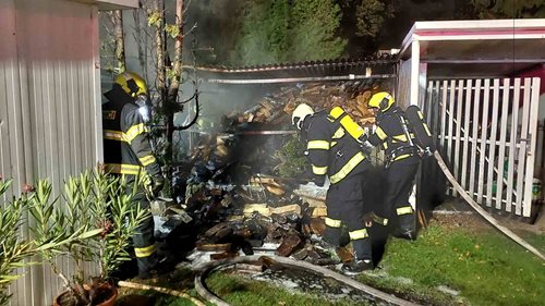 Požáry, převrácené auto i 15 tisíc kusů drůbeže. Hasiči měli rušnou sobotu