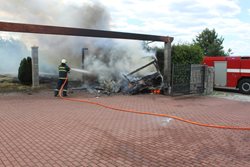 Během několika minut poté, co majitel karavan připojil na elektrický proud, tak shořel 