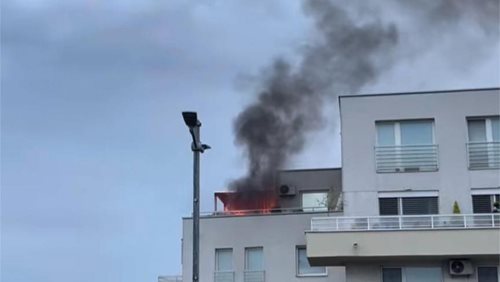 Porucha solární lampy vyvolala požár balkónu