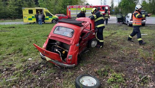 Střet dvou aut zaměstnal složky IZS. Zraněné převzali záchranáři