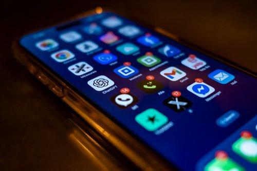 Pozor na tuto lest. Prosba o zavolání na tísňovou linku skončila krádeží telefonu
