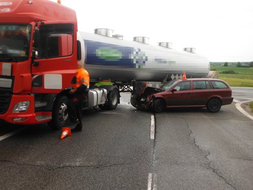 Dopravní nehodě cisterny s osobním vozidlem
