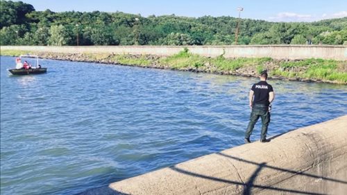 Na vodní nádrži Ľuboreč pátrají po pohřešovaném muži. Do akce se zapojili i policejní potápěči