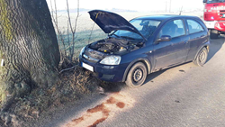 Zraněnou řidičku transportovali zdravotníci do nemocnice letecky