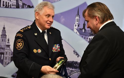 Krajský ředitel společně s hejtmankou ocenil záchranu života