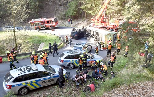 Při simulované dopravní nehodě utekl převážený vězeň