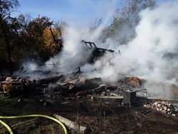 Požár chatky za sebou zanechal škodu čtvrt milionu korun