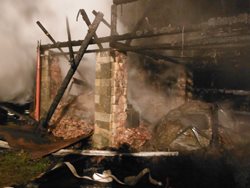 Požár na Jičínsku zničil garáž s vybavením 