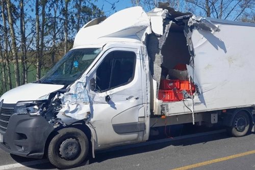 Srážka vozidel zastavila provoz