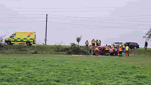 Střet vozidel skončil bojem o život mladého muže