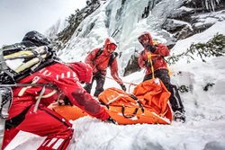 V Krkonoších prošli hasiči – lezci kurzem bezpečného pohybu a záchrany osob v zimním nepřístupném terénu