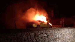 Na Znojemsku zcela shořelo osobní auto