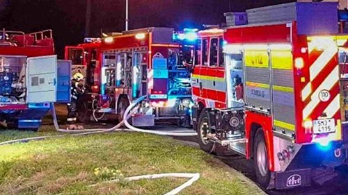 Požár výškové budovy způsobil milionové škody. Hasiči rozebírali strop a hledali skrytá ohniska