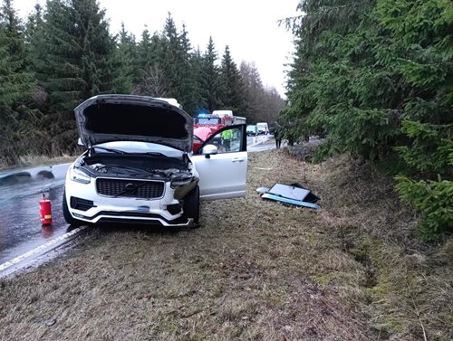Dopravní nehoda osobních automobilů vyžádala zásah složek IZS