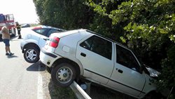 Střet dvou osobních vozidel si vyžádal lehká zranění