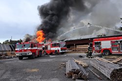 Pětimiliónová škoda u požáru truhlárny v Podolí I