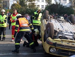 Vyprošťování zraněných osob z havarovaných vozidel