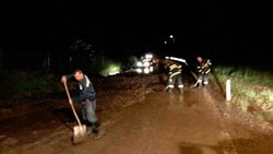 Přes Pardubický kraj se přehnaly v noci  bouřky.Následky 44 událostí lokální bouřky likvidovali hasiči